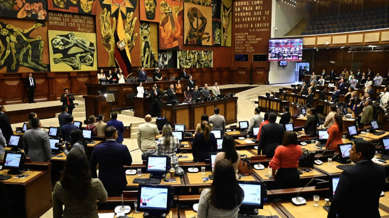 Devlet başkanının yasama meclisini feshetmesinin ardından Ekvador erken seçimlere gidiyor