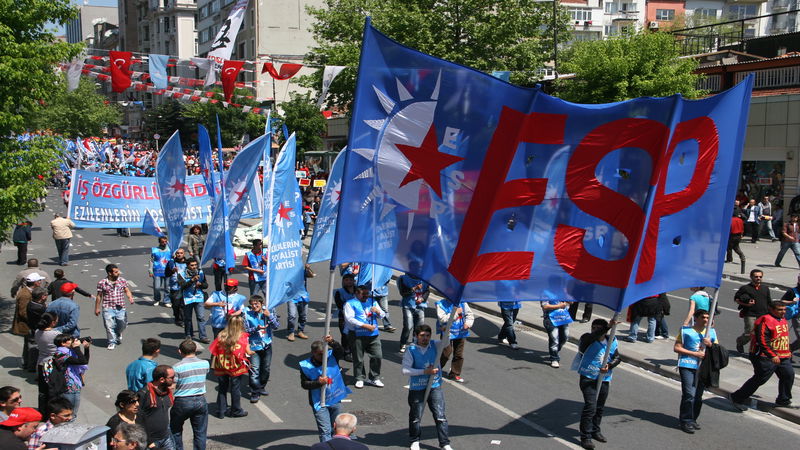 Hatice Deniz Akta� yazd� / Burjuvazinin mezar kaz�c�lar�: �� ba��na*