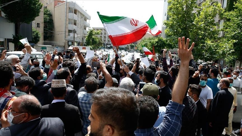 İran halkı hayat pahalılığına karşı sokakta