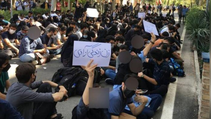 İran'da polis öğrencilere ateş açtı