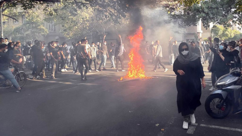 İran'da halk ayaklanması katliamlara rağmen sürüyor