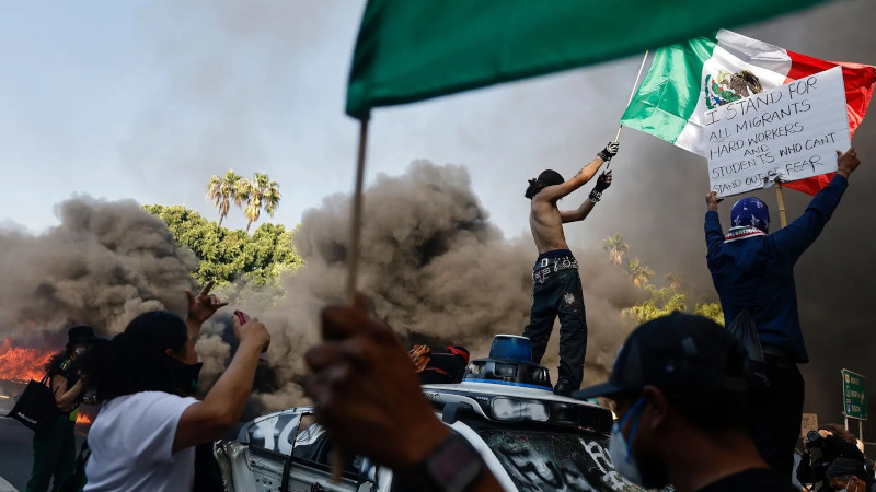 Los Angeles'ta eylemler sürüyor: 700 deniz piyadesi görevlendirildi