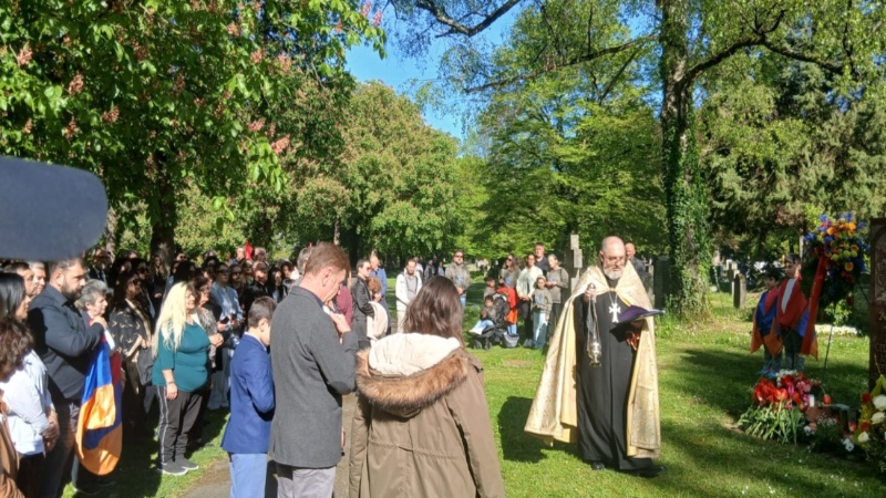 Stuttgart'da 24 Nisan anmas�: Soyk�r�m tan�, gerekli ad�mlar� at