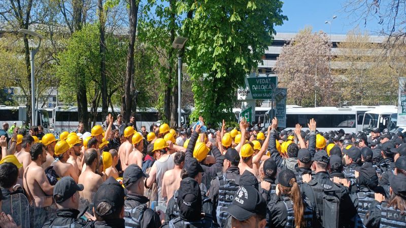 Doruk Madencilik i�çilerinin bakanl��a yürüyü�ü engellendi